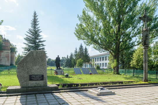Mass grave and memorial to soldiers of the 16th Lithuanian Klaipeda Red Banner Rifle Division
