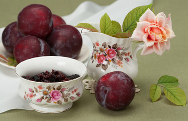 Jar and Bowl Of Fine Bone China. Traditional English Style. Fres