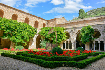 Cour intérieure de l' abbaye de fontfroide