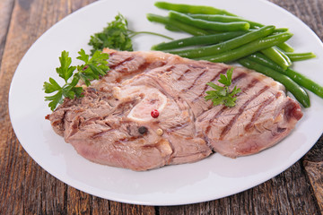 grilled meat and green bean