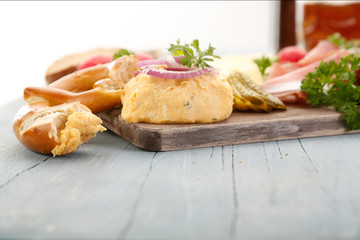 appetitlicher bayrischer Brotzeitteller