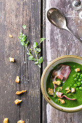 Cream soup of green peas