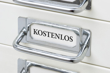 Schubladenschrank mit der Aufschrift Kostenlos