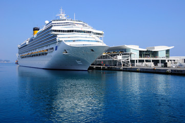 Fototapeta na wymiar Huge ocean liner in italian port ready for cruise. 
