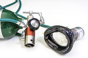 oxygen cylinder regulator and mask with demand valve