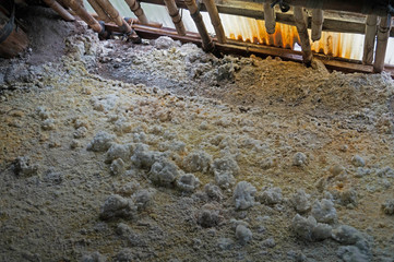 温泉の湯の花製造場