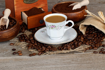 Tasse mit Milchkaffee