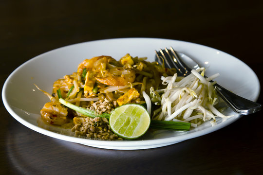 Fried Rice Sticks with Shrimp – thai street food