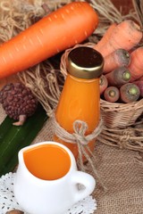 Fresh carrots and carrot juice are delicious.