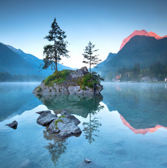 Alpenglühen am Hintersee bei Ramsau