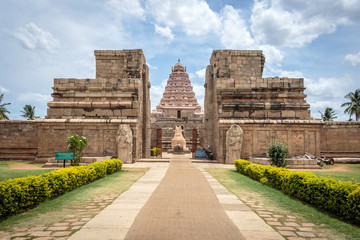 Ancient Hindu Shiva temple built in 11th century in Tamil Nadu, India - obrazy, fototapety, plakaty