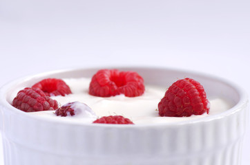 Natural yogurt with fresh raspberries