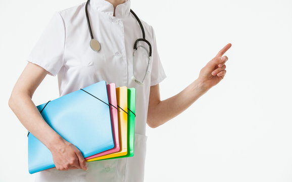 Unrecognizable doctor holding coloured folders and indicating so