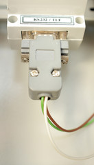 Electrical connector is connected to the commutators