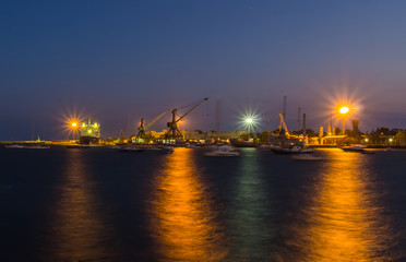 Fototapeta na wymiar the industrial port at night