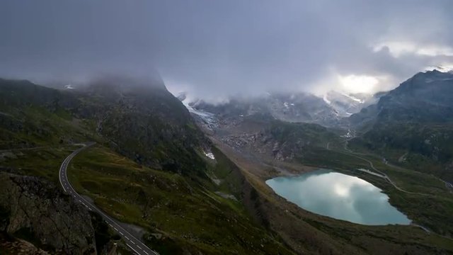 Nebel am Sustenpa&szlig; im Zeitraffer