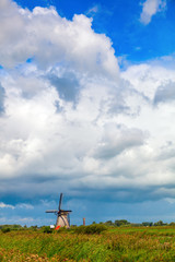 Fototapeta na wymiar Windmühlen in Kinderdijk, Niederlande 