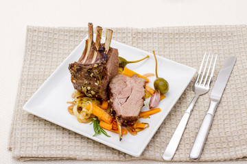 Grilled rack of lamb with carrot onion