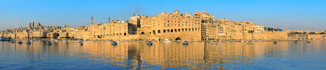 Obraz premium Panorama of Senglea in Valetta Harbor, Malta