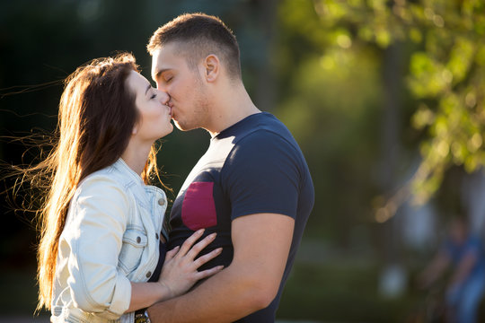 Couple kissing on the street