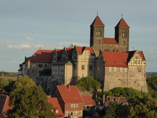 Fototapeta na wymiar Burg und Stiftskirche Quedlinburg