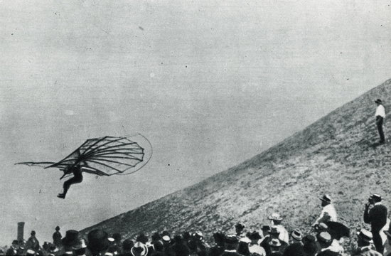  Otto Lilienthal gliding (1895)
