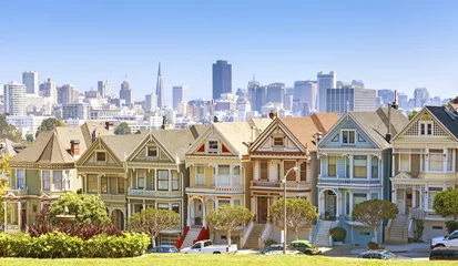 Gartenposter Skyline von San Francisco mit Painted Ladies-Gebäuden. © MaciejBledowski
