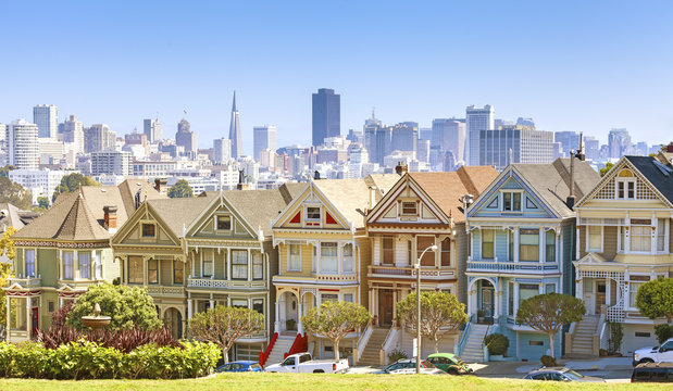 San Francisco skyline with Painted Ladies buildings.