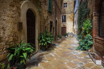 Fototapeta premium Piękne zakątki średniowiecznej włoskiej wioski w
