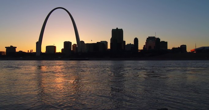 The St. Louis arch in twilight light.