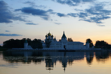 Fototapeta na wymiar Ipatievsky monastery in Russia, Kostroma city