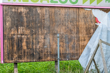 Alte Plakatwand aus Holz