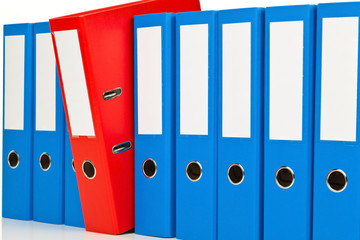 Akten Ordner mit Schriftstücken und Dokumenten