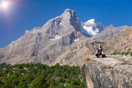 Young woman doing exercise
Female Athlete Sitting in Yoga Zen Mediation Pose Mountain Panoramic Landscape Outdoor Orange Rocks Green Forest Clear Blue Sky High Summit Shining Sun
