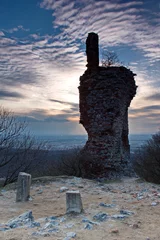 Photo sur Plexiglas Rudnes part of ruin castle in light of sunset