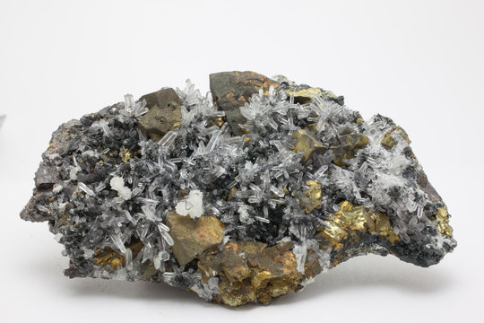 Mineral : Chalkopyrite, Quartz