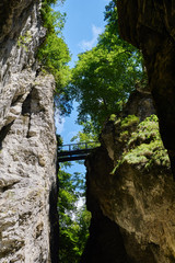 Felsblöcke im Bachbett der Breitach