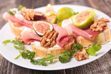 bread with cheese,prosciutto and walnut