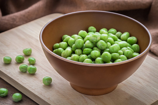 Green peas in bowl