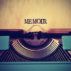 retro typewriter and word memoir written with it - obrazy, fototapety, plakaty