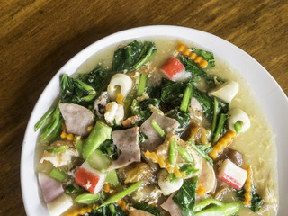 Fried noodle with pork and broccoli