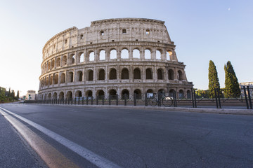 Fototapeta na wymiar Colosseum at Sunrise, Roma - Italy