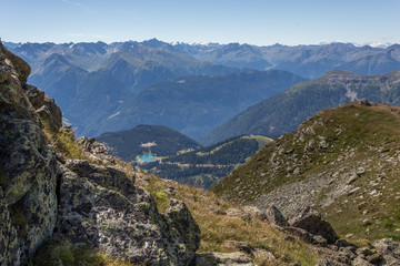 Vue sur la vallée et les sommets