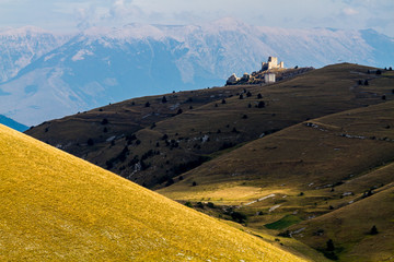 CASTELLO DI ROCCA CALASCIO LANDSCAPE
