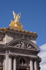 Fototapeta na wymiar angel on the top of opera in Paris