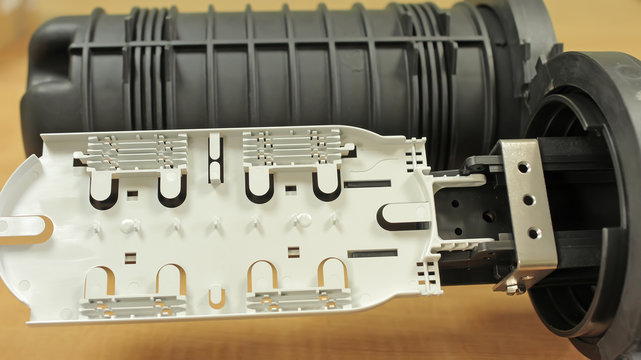 Tray for optical connection in a coupling.