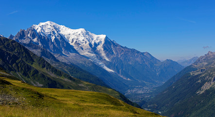 Fototapeta premium le massif du mont blanc