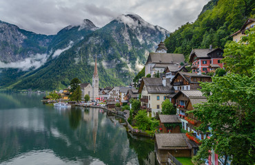 Fototapeta na wymiar Stunning alpine village called Hallstatt, Salzkammergut, Austria, Europe