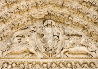 Catedral de Chartres, arquitectura gótica, tímpano central del Pórtico Real, Francia, Europa