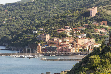 Rio Marina mit Hafen und Wachturm Torre dell'orologio, Elba, Toskana, Italien